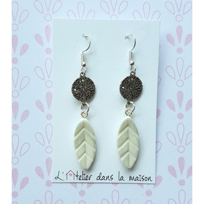 boucles plumes blanches
