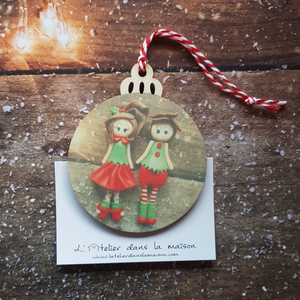 Boule de Noël rétro en bois avec lutins - Latelierdanslamaison