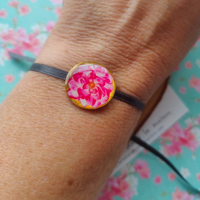 Le bracelet rose
