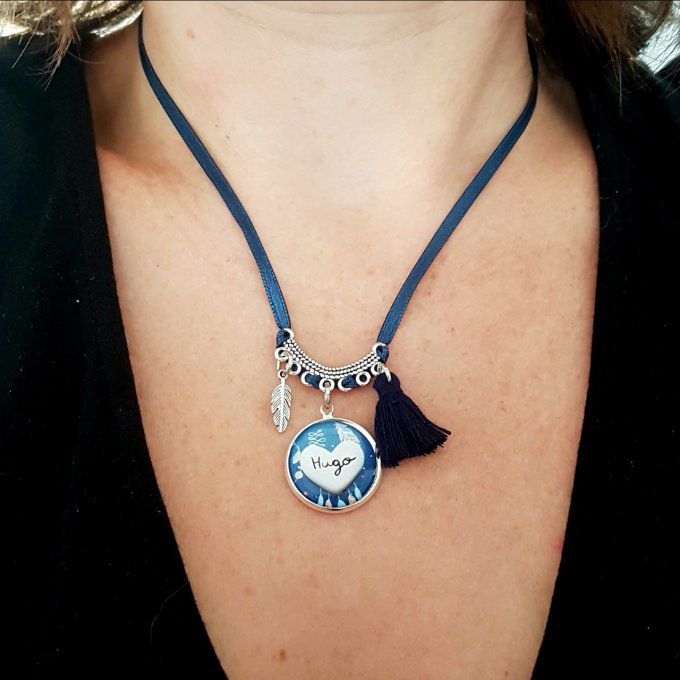 Collier médaillon résine coeur bleu 