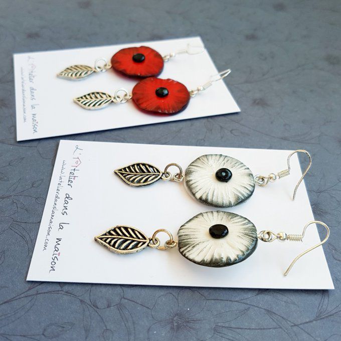 Boucles d'oreilles coquelicots rouges ou blancs avec breloques