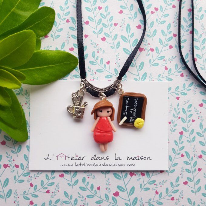 Collier poupée maitresse avec ardoise