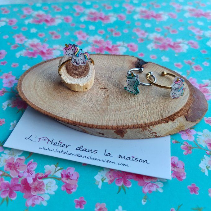 Boucles d'oreilles sans perçage licornes multicolores ou bleues