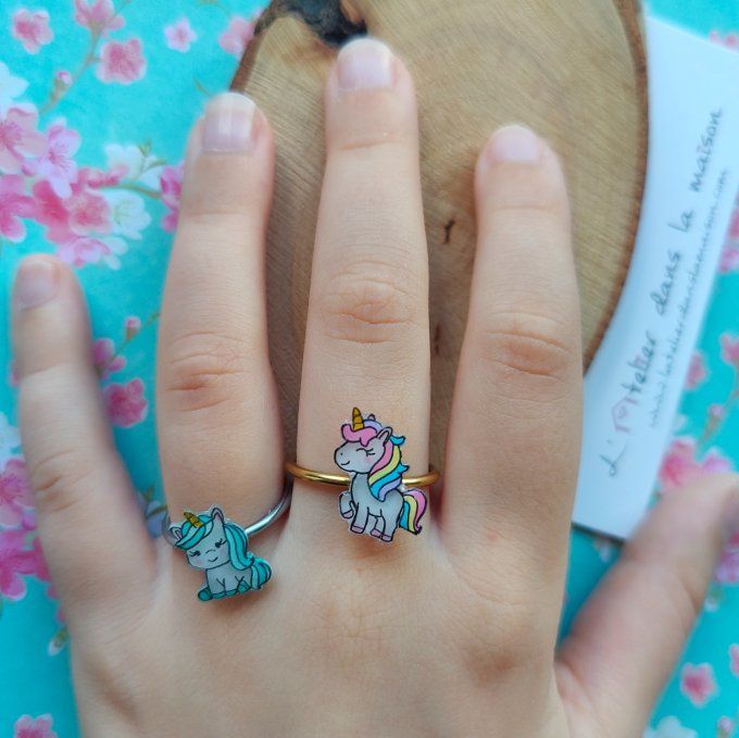 Boucles d'oreilles sans perçage licornes multicolores ou bleues