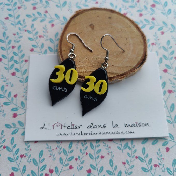 Boucles conscrits forme feuille fond noir