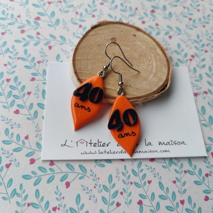 Boucles conscrits forme feuille fond coloré