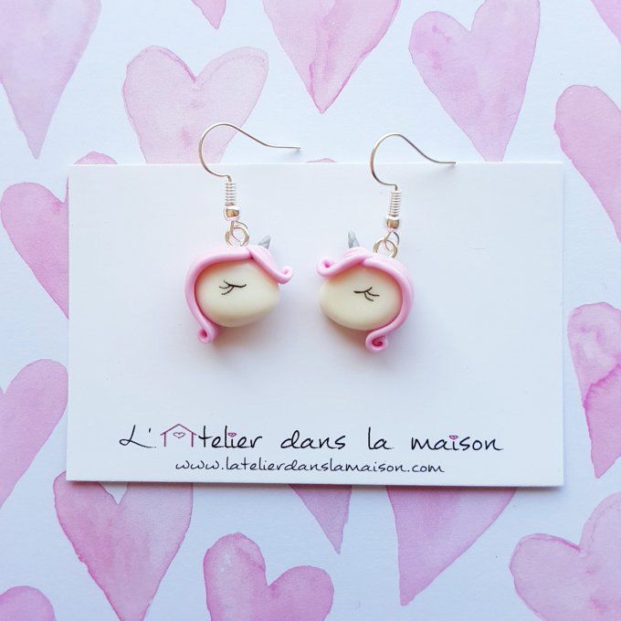 petites boucles d'oreilles licornes