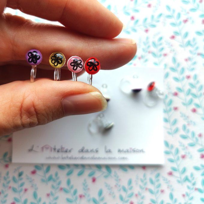 mini clip fleur enfant pour oreilles non percées colorées