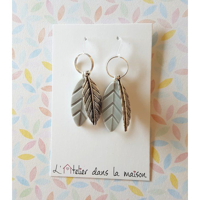 boucles plumes grises