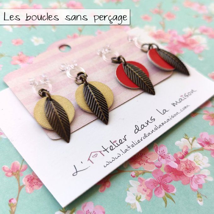 Boucles d'oreilles avec ou sans perçage en simili or ou rouge et feuille
