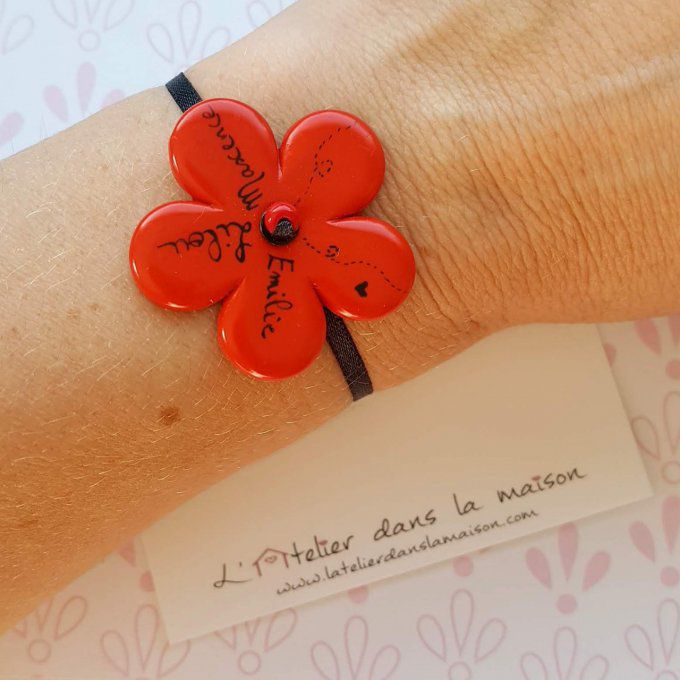 bracelet fleur rouge avec prénoms