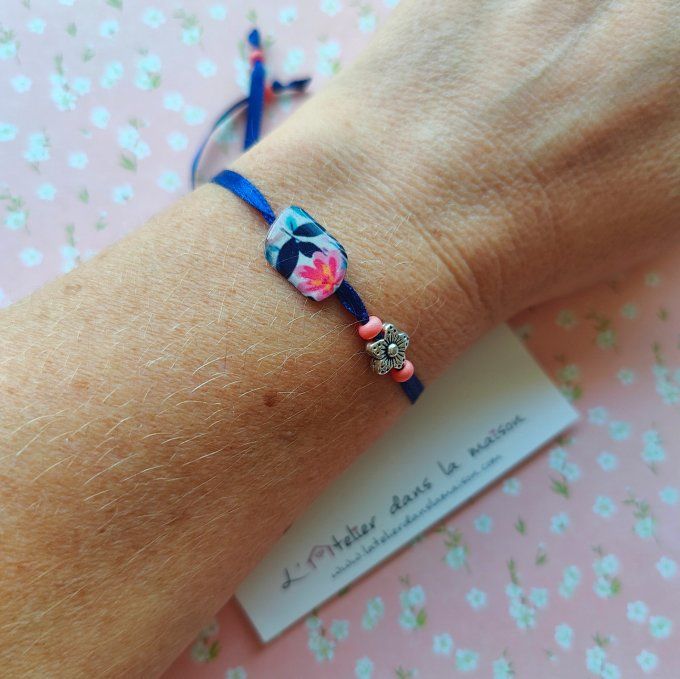 bracelet fleuri réglable