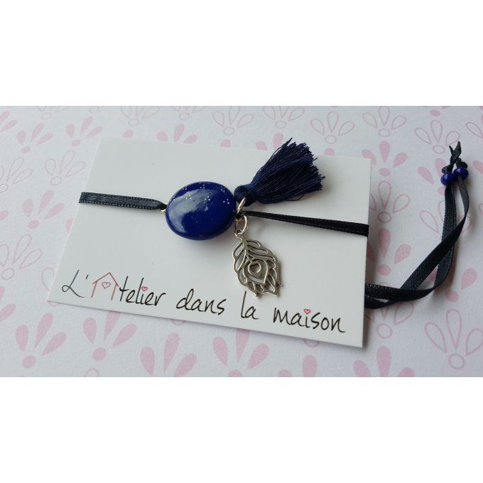 bracelet bleu nuit et pompon, plume de paon