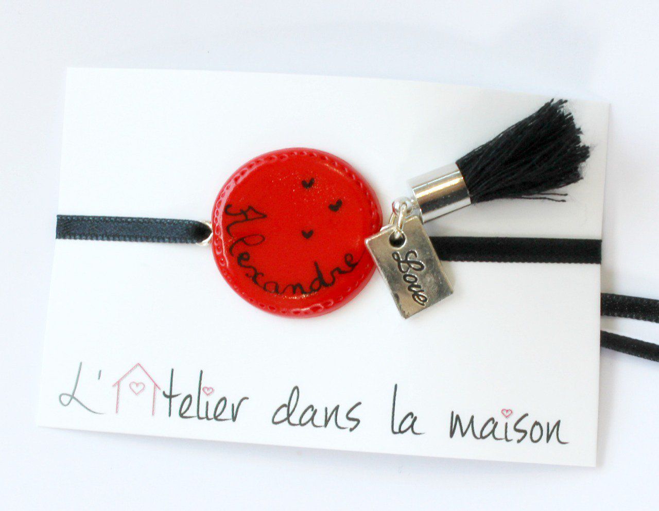 Bracelet médaillon rouge personnalisable avec prénom