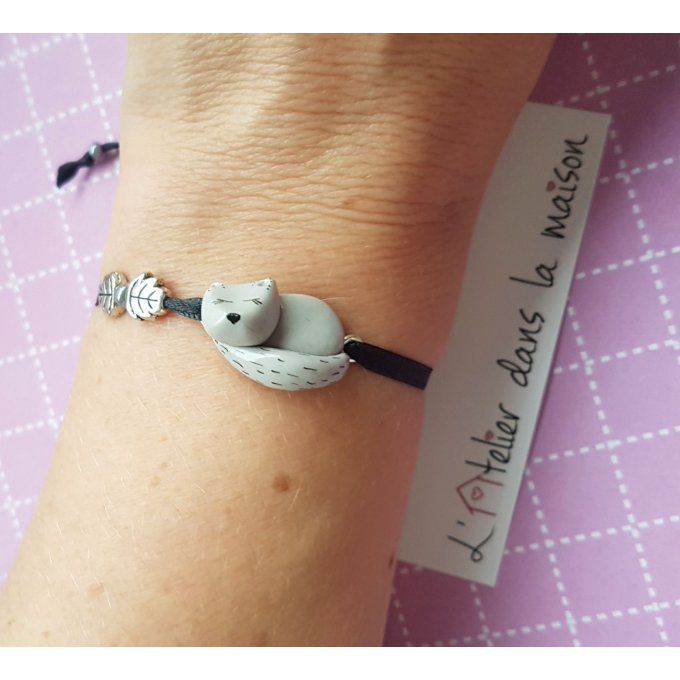 bracelet renard gris réglable porté