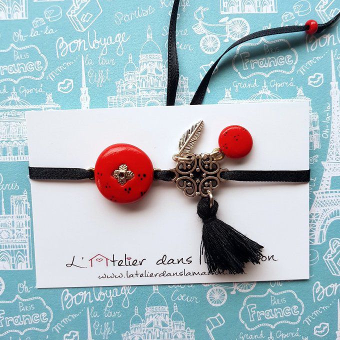 bracelet rouge plume pompon