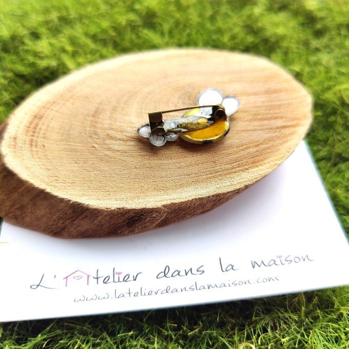 verso broche pins abeille