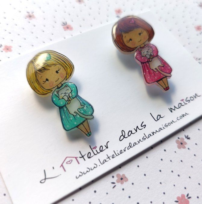 Broche jeune fille au chat