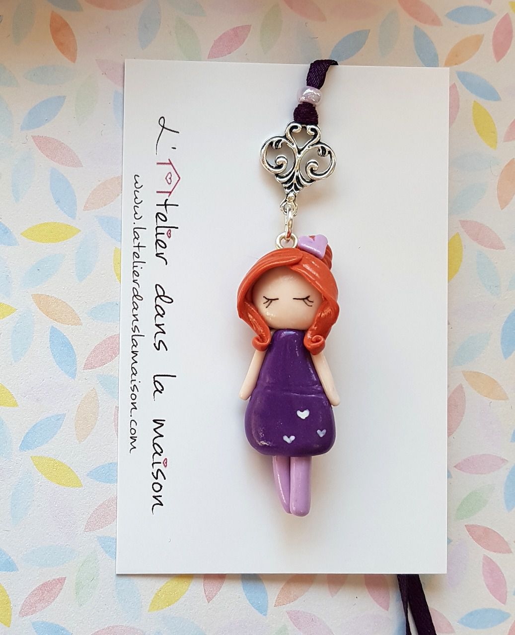 Collier mini poupée violette rousse