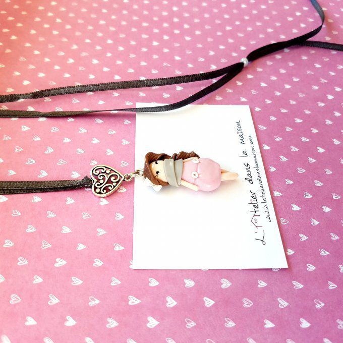 Collier mini poupée rose et miroir personalisable