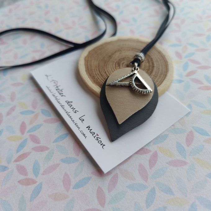Collier en simili cuir Rapporteur et Equerre