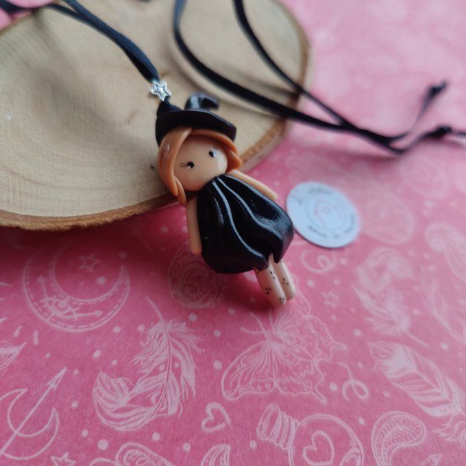 Collier sorcière robe noire