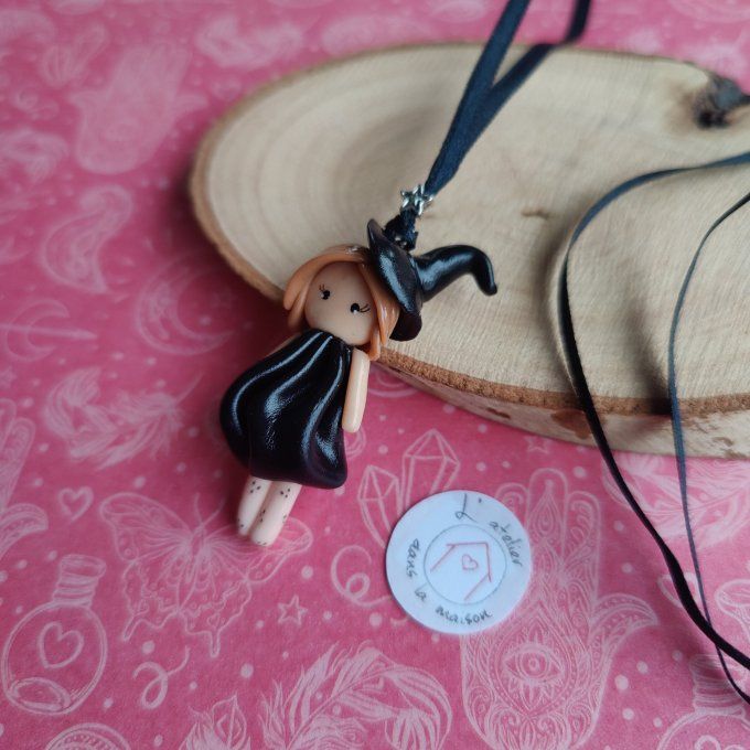 Collier sorcière robe noire