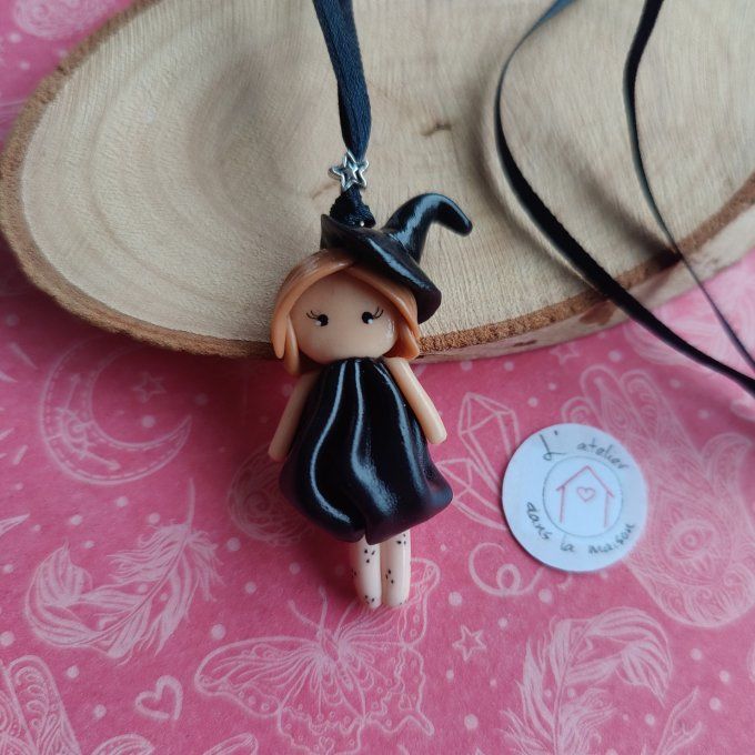 Collier sorcière robe noire