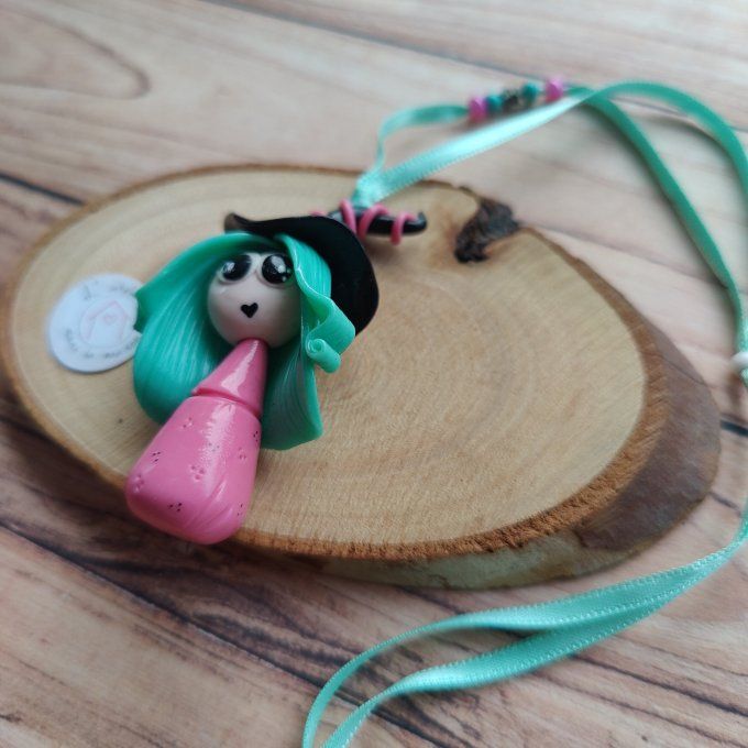 Collier sorcière robe rose