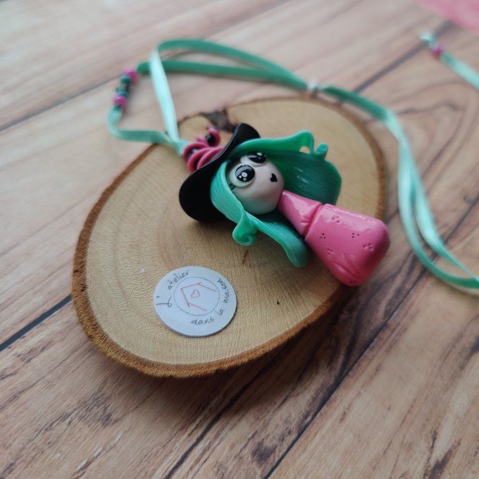 Collier sorcière robe rose