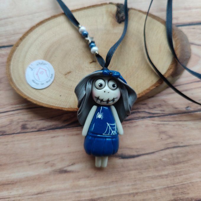 Collier zombie fillette robe bleue