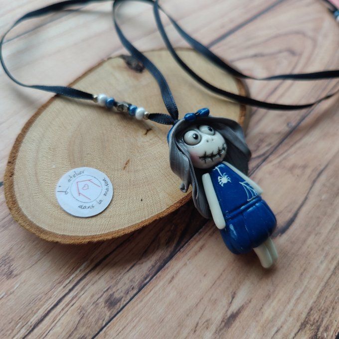 Collier zombie fillette robe bleue