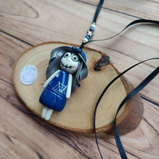 Collier zombie fillette robe bleue