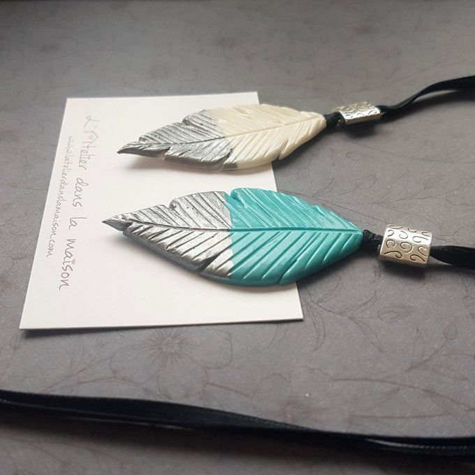 collier bijou plume argentée par l'atelier dans la maison