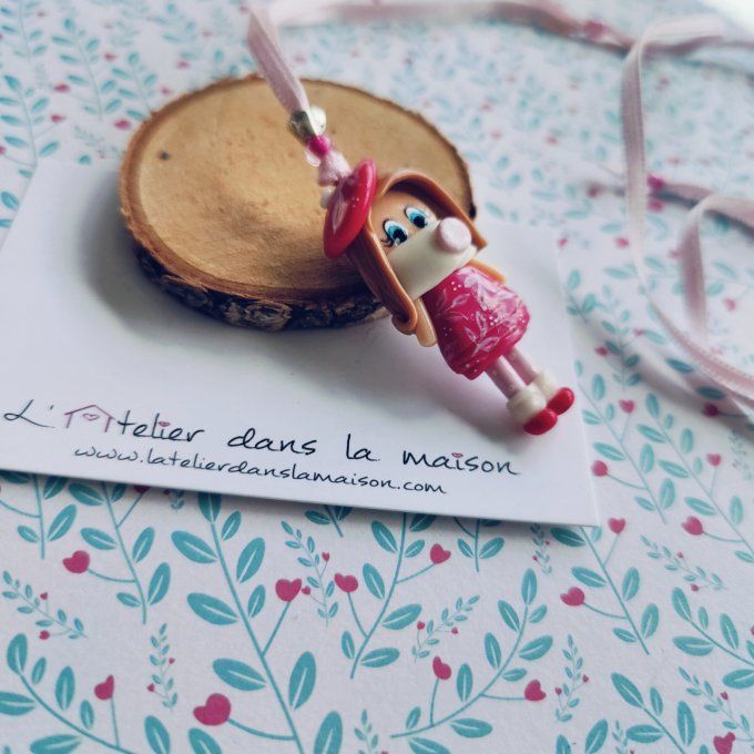 collier poupée écharpe et béret