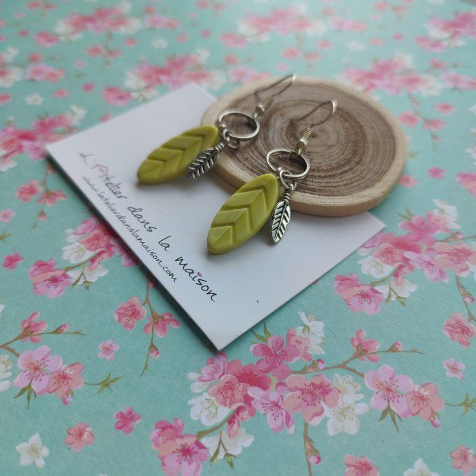 Boucles d'oreilles plumes vert anis