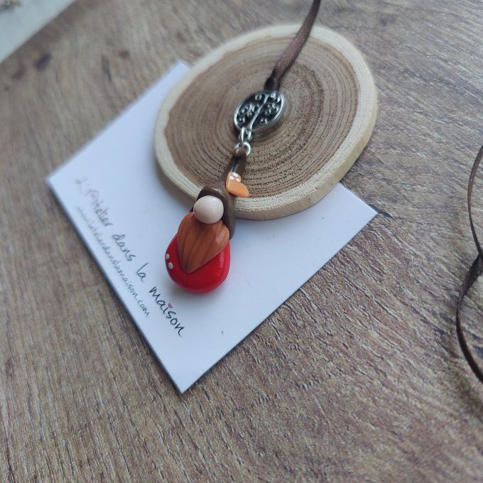 Collier gnome de l'automne marron et rouge