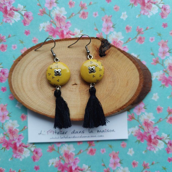 Boucles d'oreilles ronde moutarde et pompon 