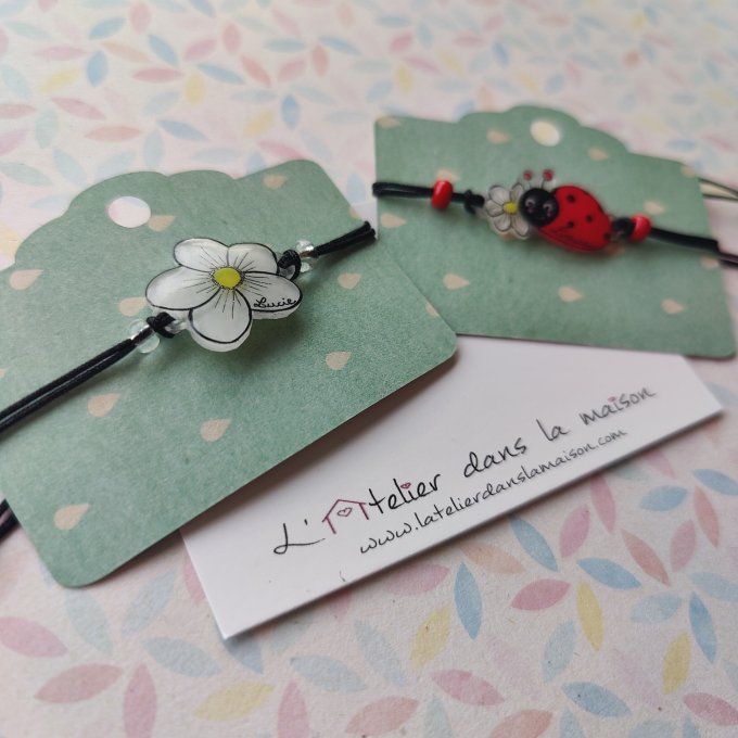 Bracelet réglable avec prénom fleur ou coccinelle