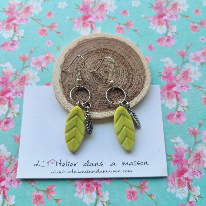 Boucles d'oreilles plumes vert anis