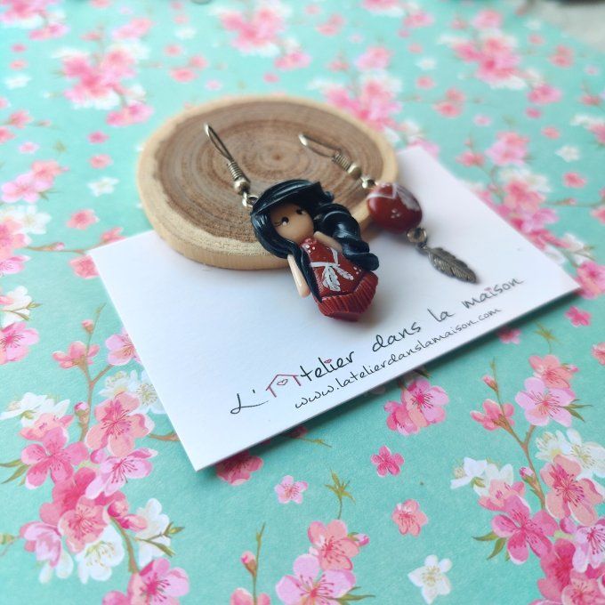 Boucles d'oreilles asymétriques indienne et plume